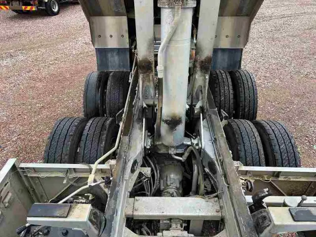 ＵＤ クオン QKG-CW5XL(6x4)の写真35