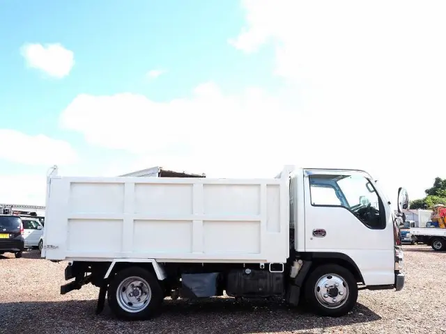 いすゞ エルフ PB-NKS81AN(4WD)の写真6