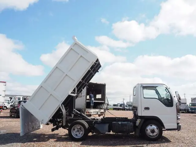 いすゞ エルフ PB-NKS81AN(4WD)の写真14