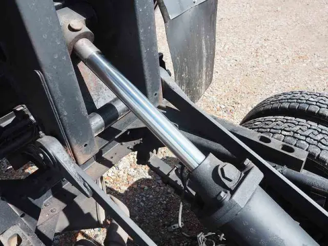 いすゞ エルフ PB-NKS81AN(4WD)の写真24