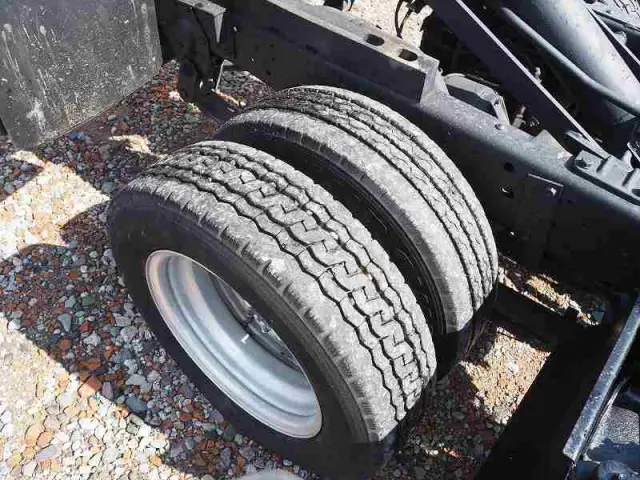 いすゞ エルフ PB-NKS81AN(4WD)の写真25