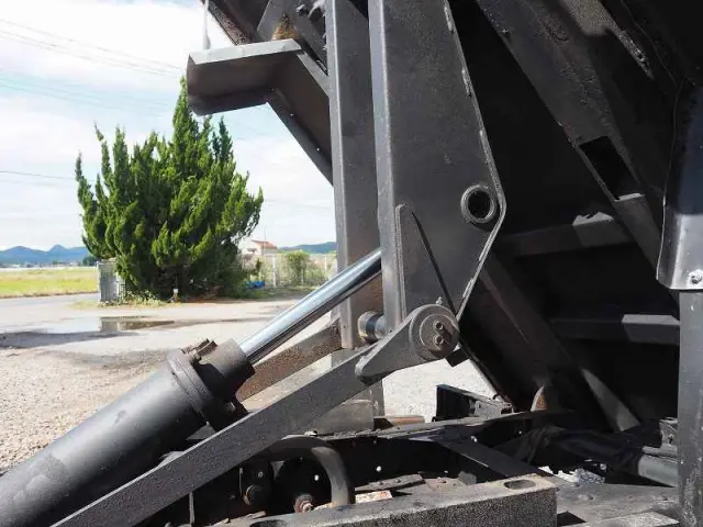 いすゞ エルフ PB-NKS81AN(4WD)の写真34