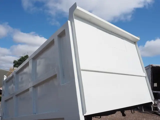 いすゞ エルフ PB-NKS81AN(4WD)の写真40