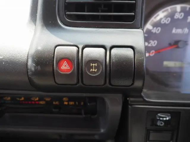 いすゞ エルフ PB-NKS81AN(4WD)の写真48