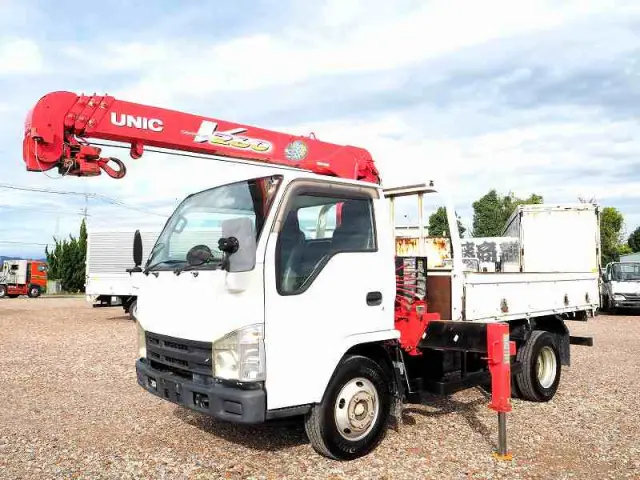 いすゞ エルフ BKG-NKR85R(2WD)の写真1