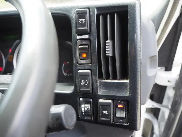 いすゞ エルフ PKG-NPR75N(2WD)の写真49