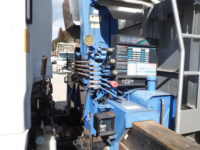 いすゞ フォワード SKG-FRR90S1(2WD)の写真14