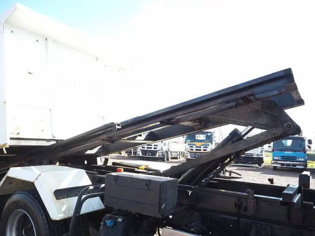 三菱 キャンター 2PG-FEBM0(2WD)の写真13