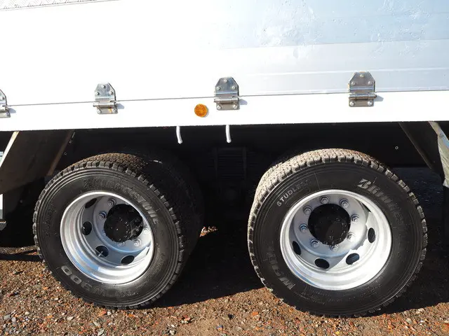 いすゞ フォワード QKG-FVZ34U2(6x4)の写真32