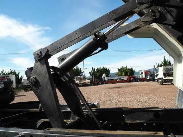 いすゞ フォワード SKG-FRR90S1(2WD)の写真32