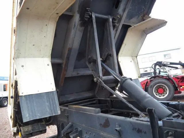 三菱 キャンター KK-FE82EEV(2WD)の写真24