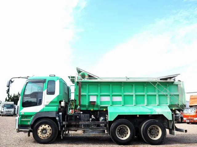 いすゞ ギガ QKG-CXZ77AT(6x4)の写真2