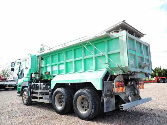 いすゞ ギガ QKG-CXZ77AT(6x4)の写真3