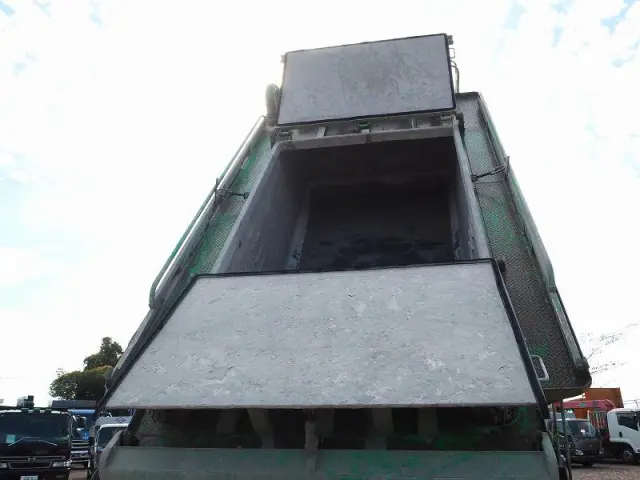 いすゞ ギガ QKG-CXZ77AT(6x4)の写真13