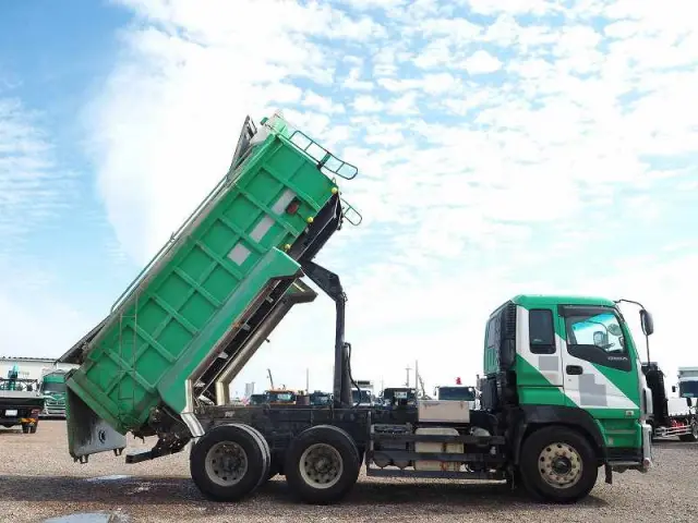 いすゞ ギガ QKG-CXZ77AT(6x4)の写真15