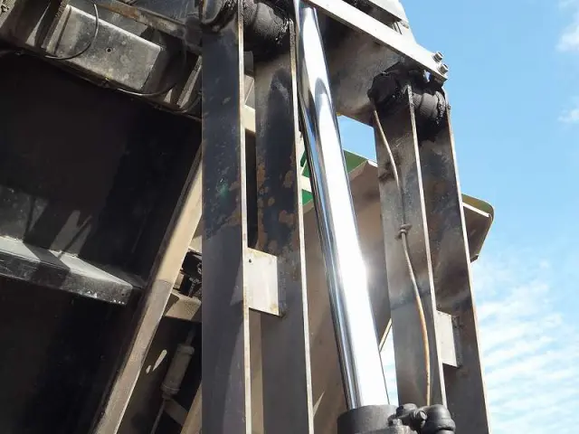 いすゞ ギガ QKG-CXZ77AT(6x4)の写真22