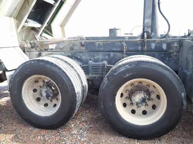 いすゞ ギガ QKG-CXZ77AT(6x4)の写真24