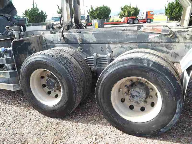 いすゞ ギガ QKG-CXZ77AT(6x4)の写真32