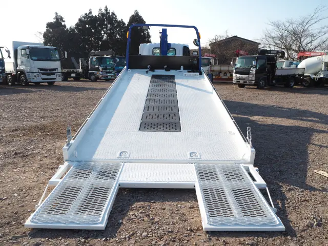 いすゞ エルフ TRG-NPR85AN(2WD)の写真4