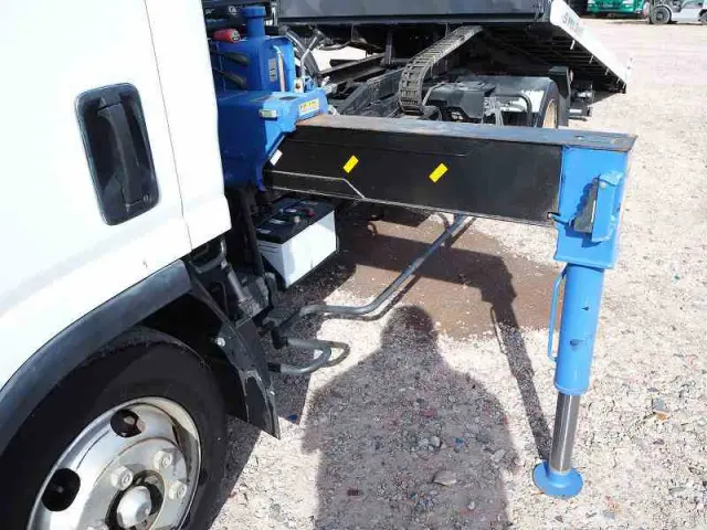 いすゞ エルフ TRG-NPR85AN(2WD)の写真13