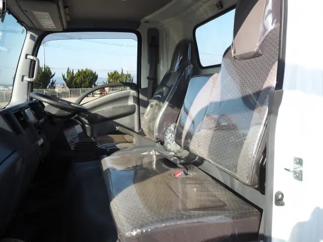 いすゞ エルフ TRG-NPR85AN(2WD)の写真45