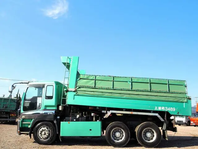 いすゞ ギガ QKG-CXZ77AT(6x4)の写真2