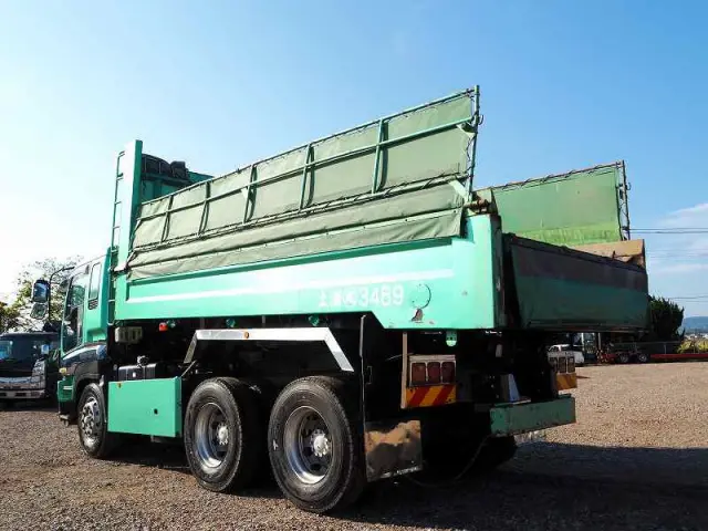 いすゞ ギガ QKG-CXZ77AT(6x4)の写真3
