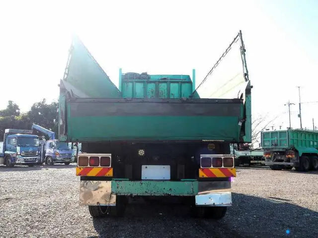 いすゞ ギガ QKG-CXZ77AT(6x4)の写真4