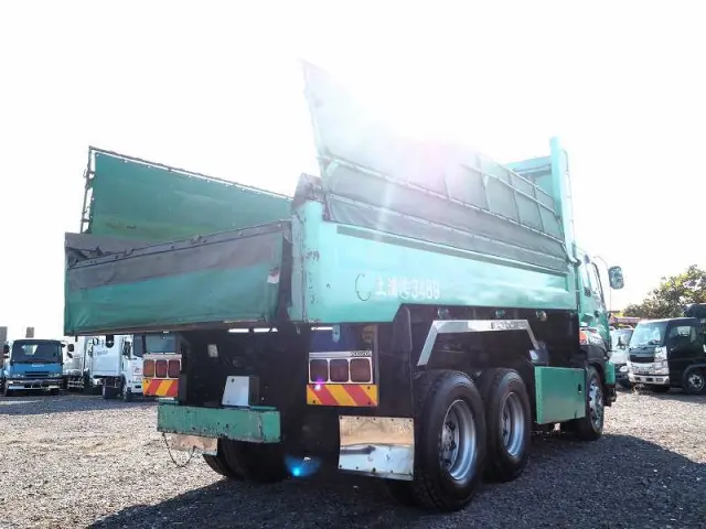 いすゞ ギガ QKG-CXZ77AT(6x4)の写真5