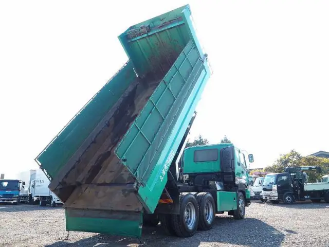 いすゞ ギガ QKG-CXZ77AT(6x4)の写真16