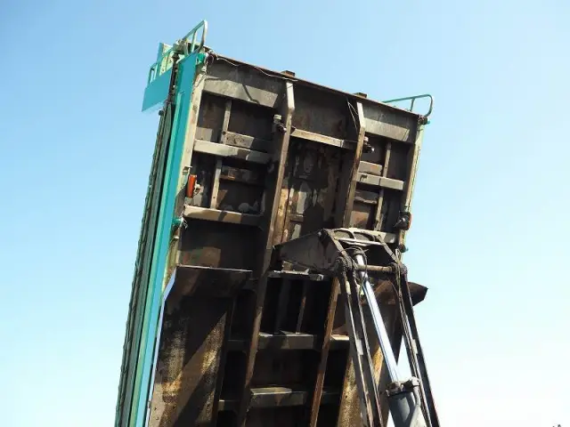 いすゞ ギガ QKG-CXZ77AT(6x4)の写真22