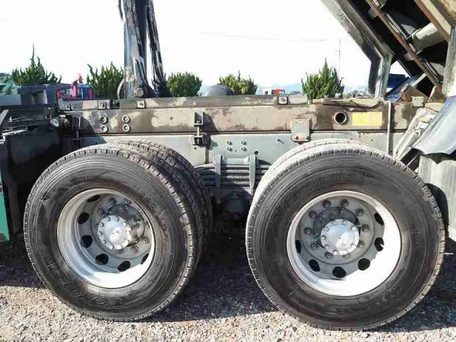 いすゞ ギガ QKG-CXZ77AT(6x4)の写真34