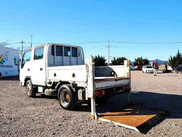 いすゞ エルフ TRG-NJS85A(4WD)の写真3