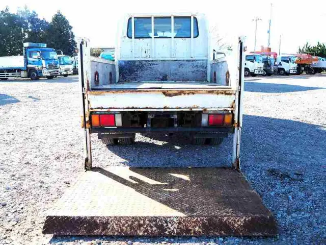 いすゞ エルフ TRG-NJS85A(4WD)の写真4