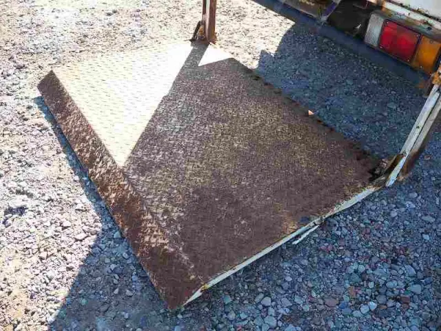 いすゞ エルフ TRG-NJS85A(4WD)の写真9