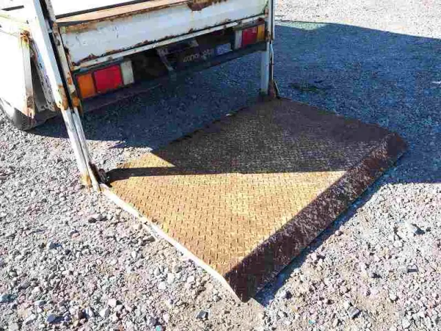 いすゞ エルフ TRG-NJS85A(4WD)の写真10