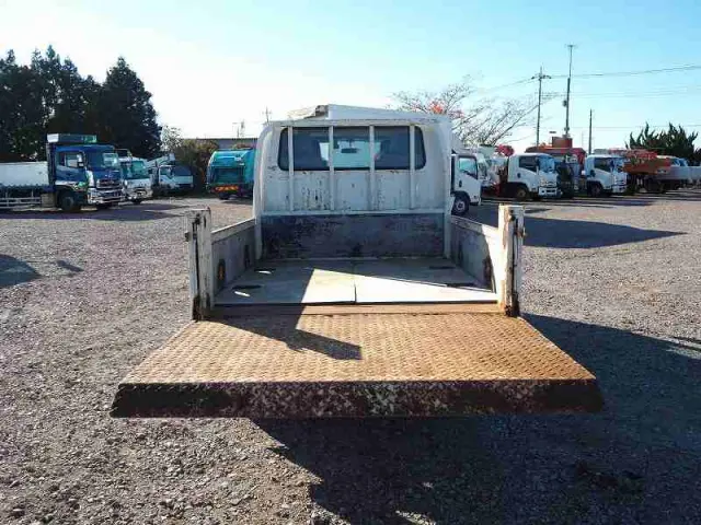 いすゞ エルフ TRG-NJS85A(4WD)の写真14