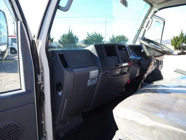 いすゞ エルフ TRG-NJS85A(4WD)の写真28