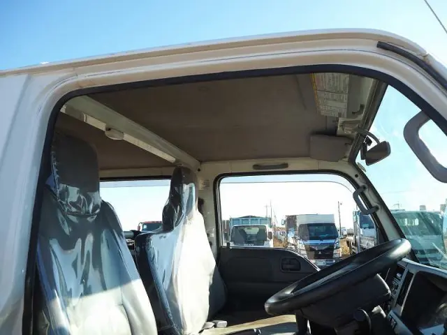 いすゞ エルフ TRG-NJS85A(4WD)の写真37