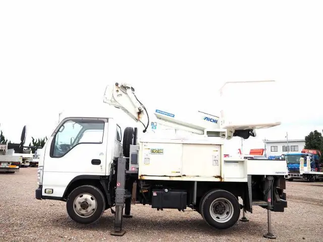 いすゞ エルフ TPG-NKS85AN(4WD)の写真2