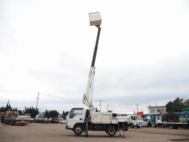 いすゞ エルフ TPG-NKS85AN(4WD)の写真9