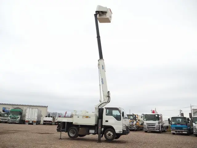 いすゞ エルフ TPG-NKS85AN(4WD)の写真10