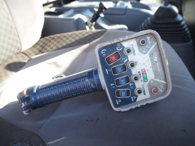 いすゞ エルフ PDG-FTR34S2(2WD)の写真47