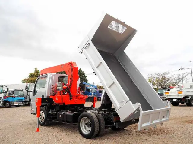 いすゞ エルフ 2RG-NKR88AD(2WD)の写真3