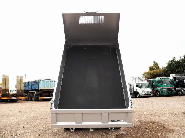 いすゞ エルフ 2RG-NKR88AD(2WD)の写真4