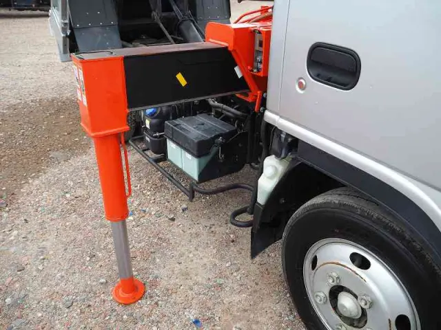 いすゞ エルフ 2RG-NKR88AD(2WD)の写真9