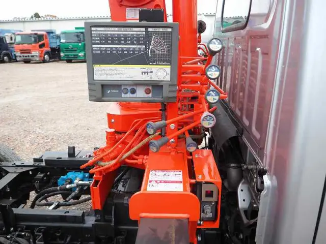 いすゞ エルフ 2RG-NKR88AD(2WD)の写真10