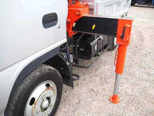 いすゞ エルフ 2RG-NKR88AD(2WD)の写真13