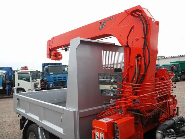 いすゞ エルフ 2RG-NKR88AD(2WD)の写真38