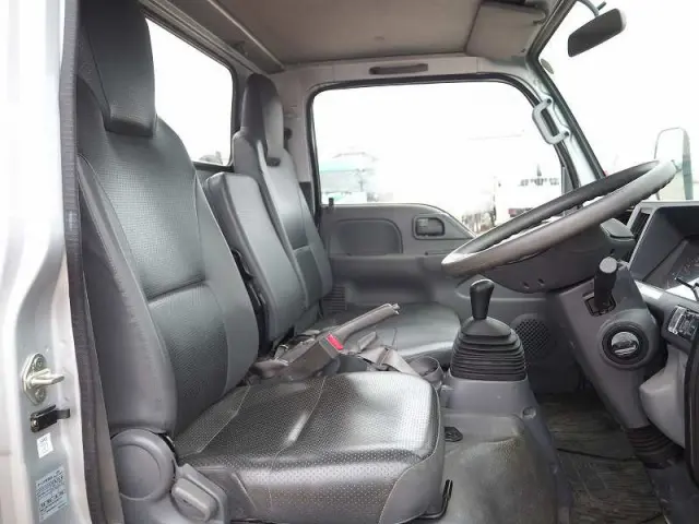 いすゞ エルフ 2RG-NKR88AD(2WD)の写真45